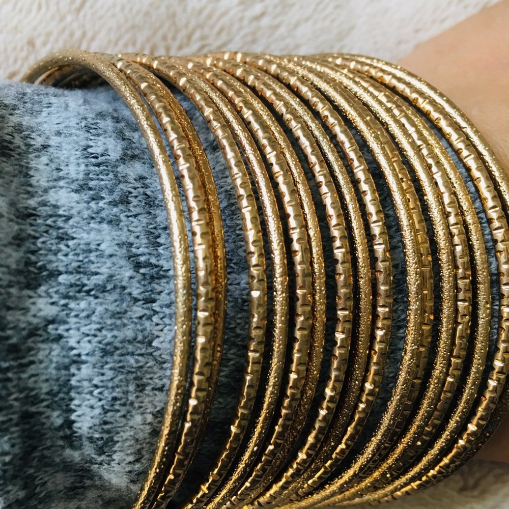 GOLD💛BRACELET - Picture 2 of 4